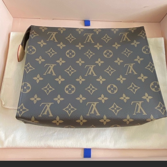 100% authentic LV toiletry 26. - Picture 3 of 9